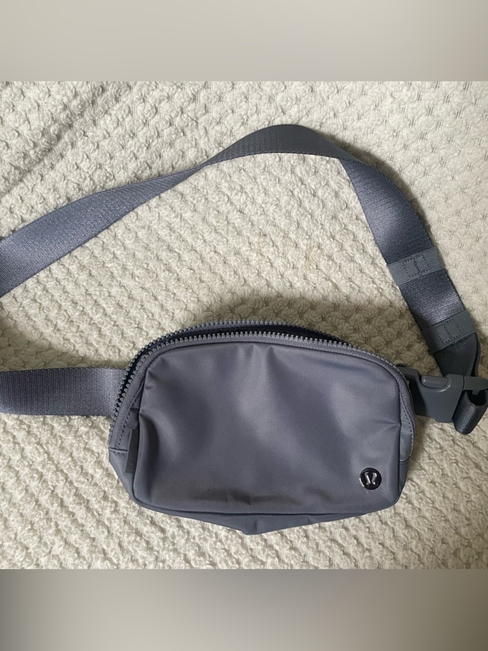 lululemon everywhere Slate Gray Belt Bag 1L